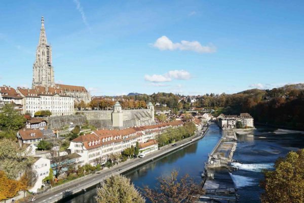 Berne, Capitale de la Suisse, bâtie sur une péninsule entourée par l'Aar