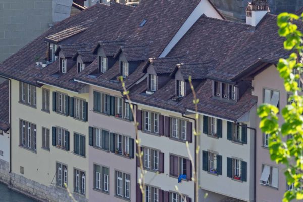 Berne maison sous le pont de Nydegg le long de l'Aar