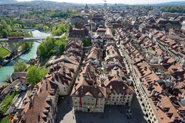 Berne vue sur le centre historique depuis le sommet de la cathédrale
