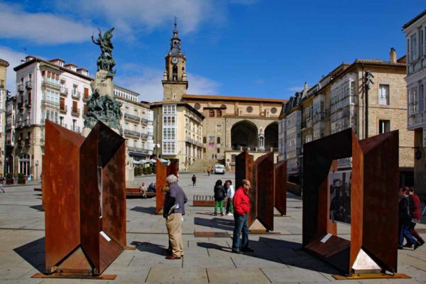 Espagne Vittoria-Gasteiz plaza de la Virgen Blanca 0230