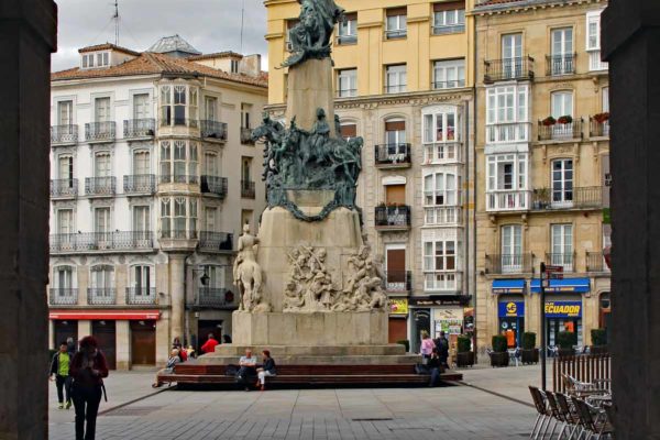 Espagne Vittoria-Gasteiz plaza de la Virgen Blanca 0240