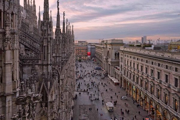 Milan Il Duomo e Il Piazza del Duomo
