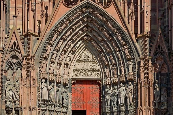 Strasbourg une porte de la cathédrale